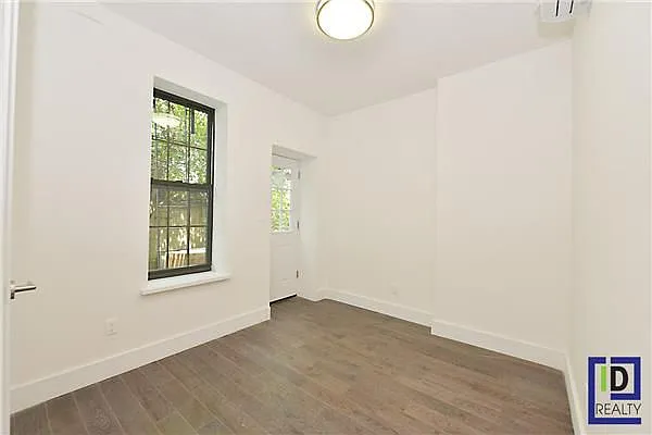 Rented by ID REALTY GROUP, LLC | media 9