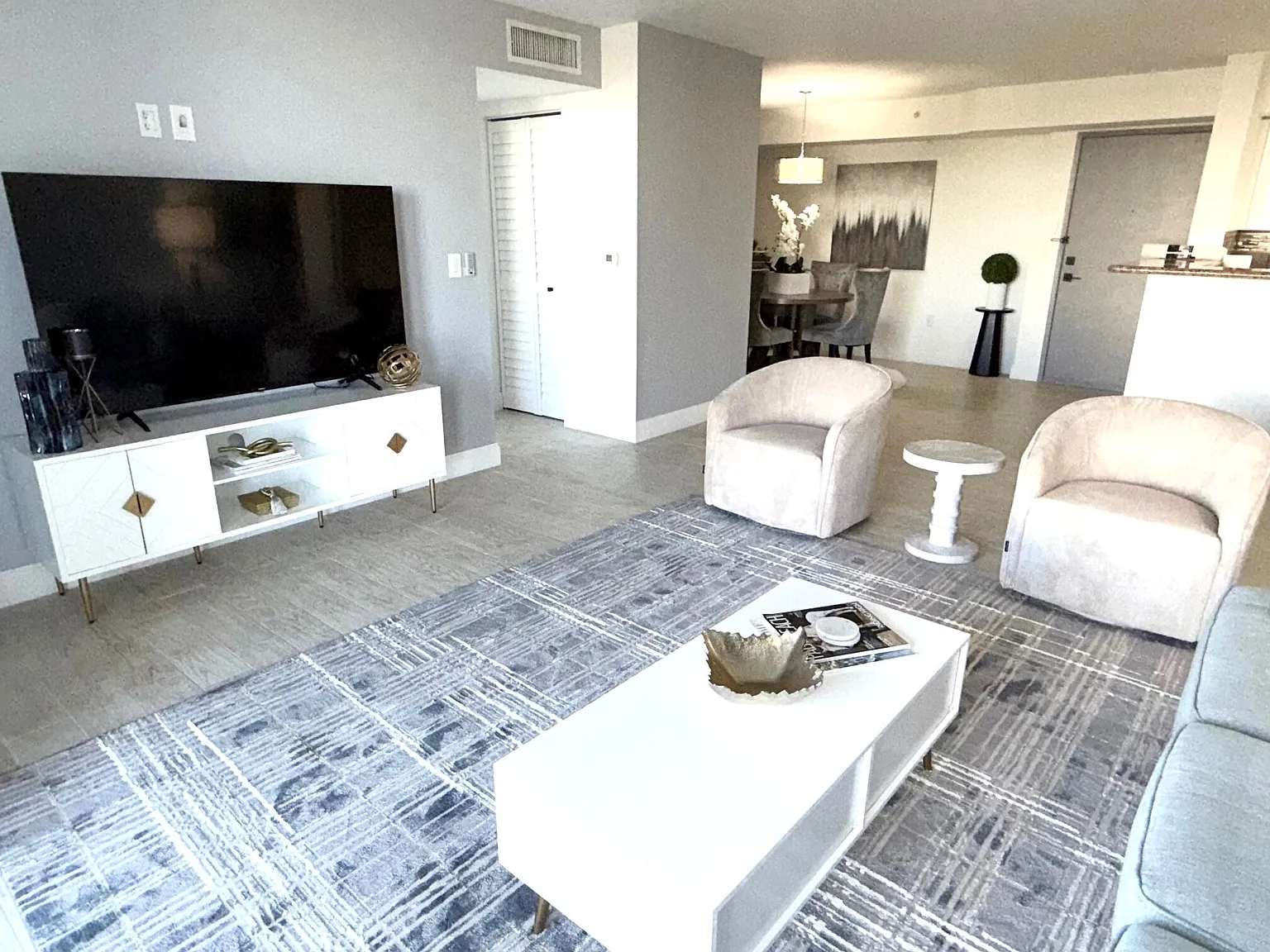 2 bed, 2.0 bath, 1400 sqft, $8,500 — Photo 3