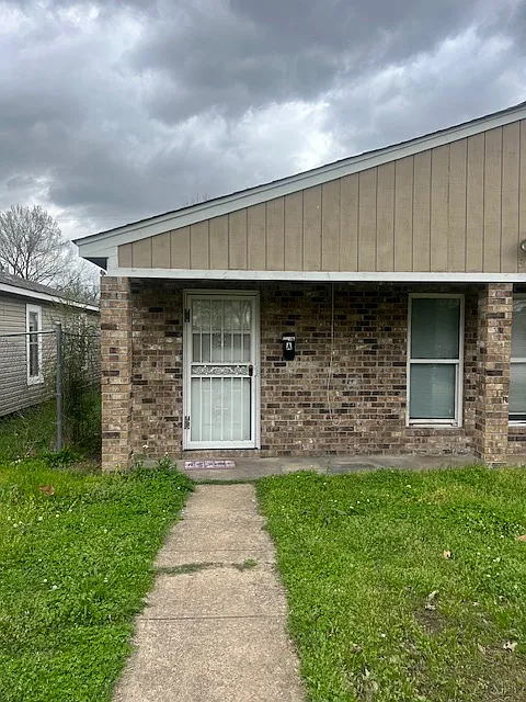2 bed, 700 sqft, $600 — Photo 2