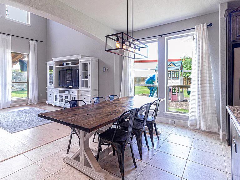600 Wilshire Ln — Photo 8