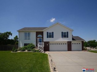 6757 S 88th St, Lincoln, NE 68526