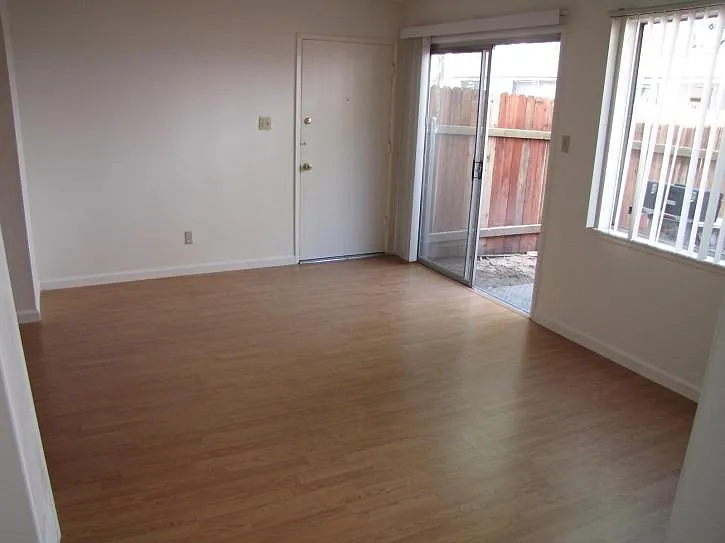 1729 G St #3 — Photo 4