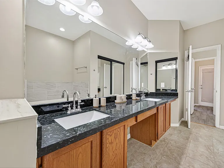 6635 Queensclub Dr — Photo 30