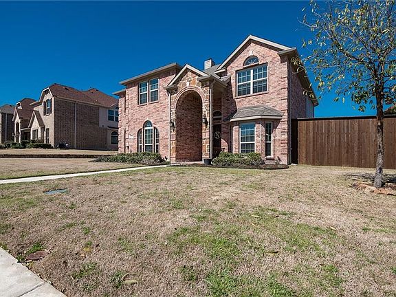 3rd image of 725 Fairfax Ln