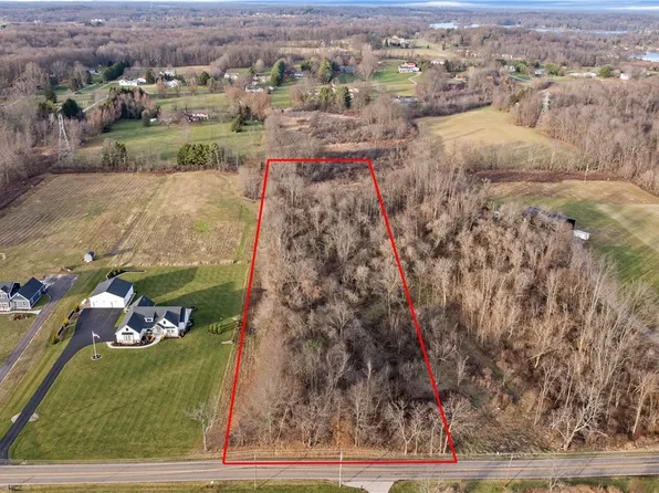 Pontius St NW, Mogadore, OH 44260