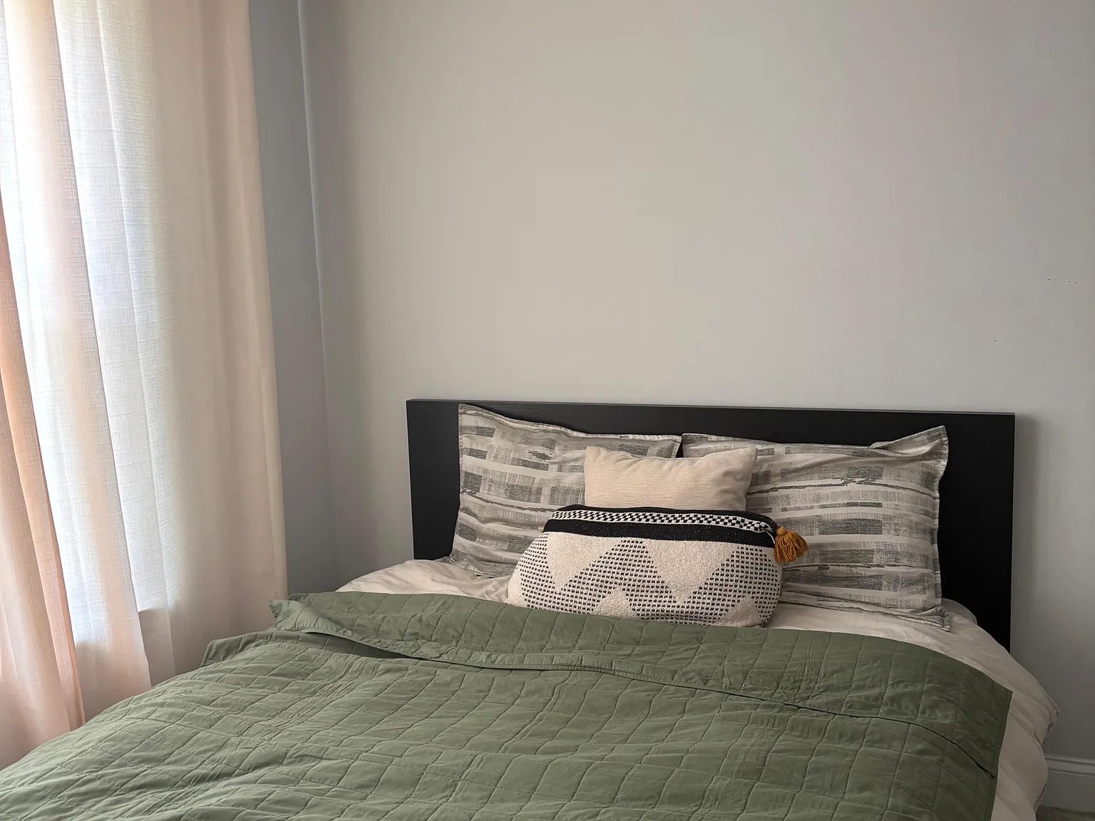 4 bed, 4.5 bath, 3200 sqft, $1,321 — Photo 1