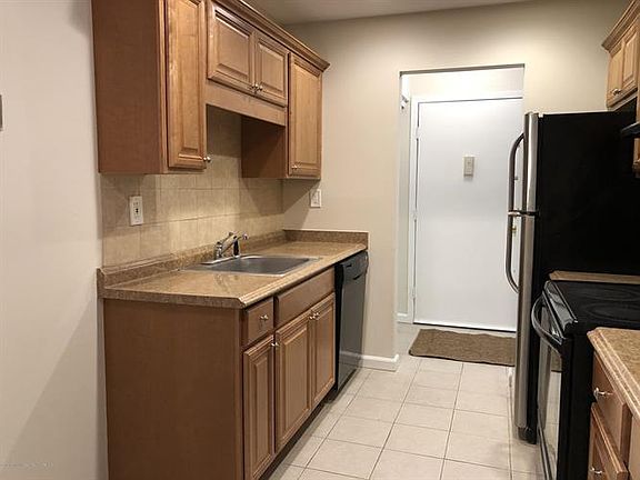 4th image of 165 Cross Slope Ct Unit E