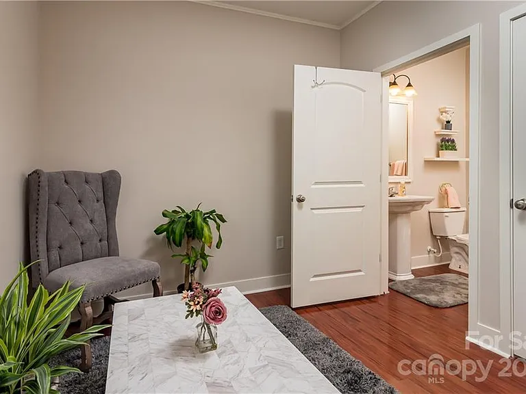 744 Seigle Point Dr — Photo 17