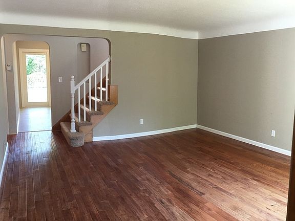 5th image of 10323 Sladden Ave