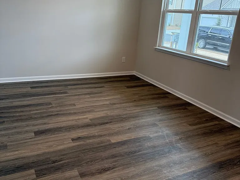 2528 Revolutionary Way — Photo 5
