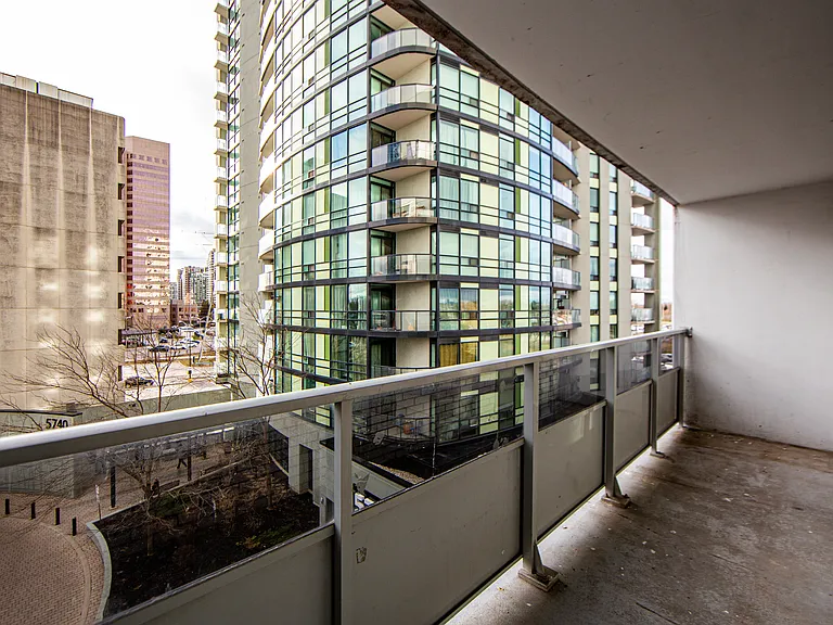 5754 Yonge St — Photo 23