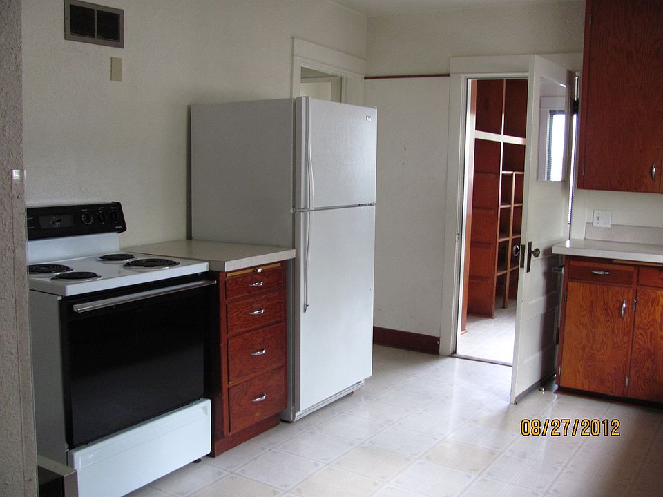 2nd image of 1095 Ash St