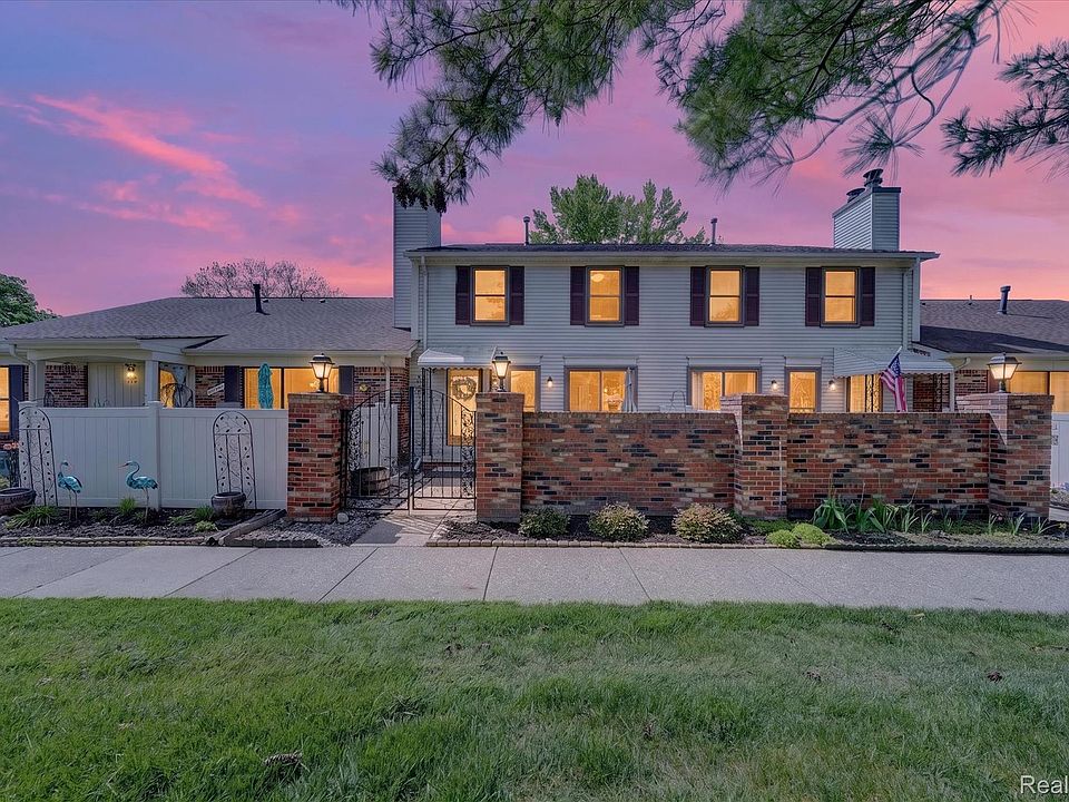 1st image of 38969 Golfview Dr W