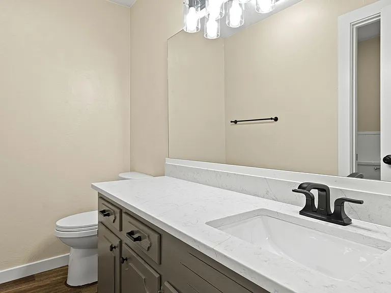 704-706 Acorn Dr #706 — Photo 6