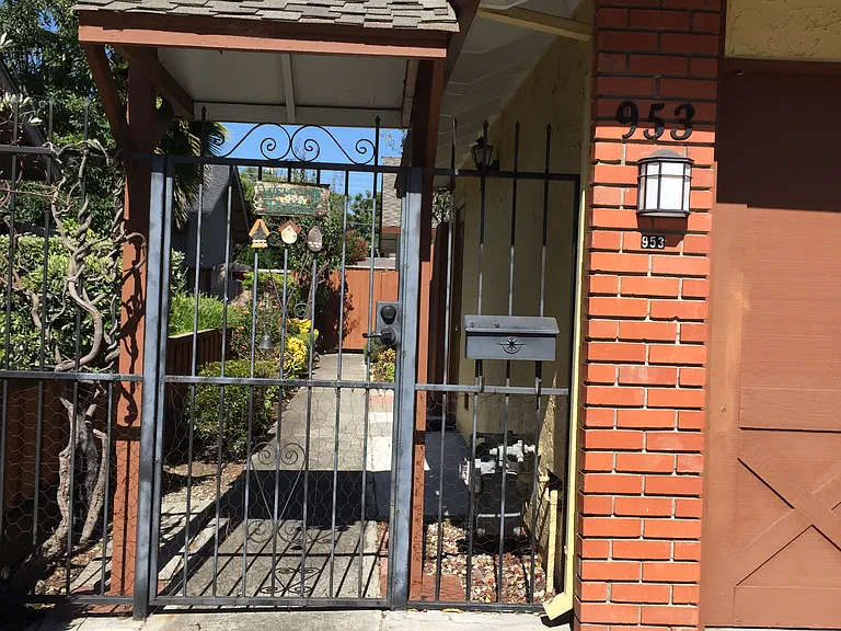 953 Henderson Ave — Photo 1