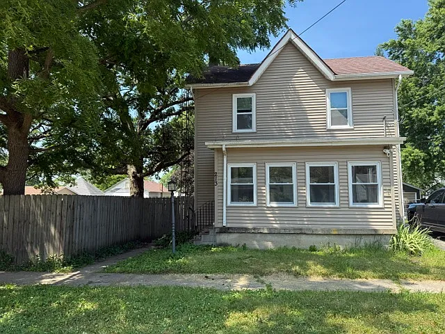 213 N May St