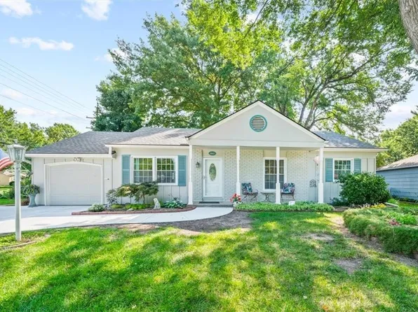 8865 Westbrooke Dr, Overland Park, KS 66212