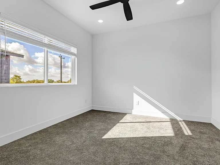 3011 Alpha Wolf Ct — Photo 35