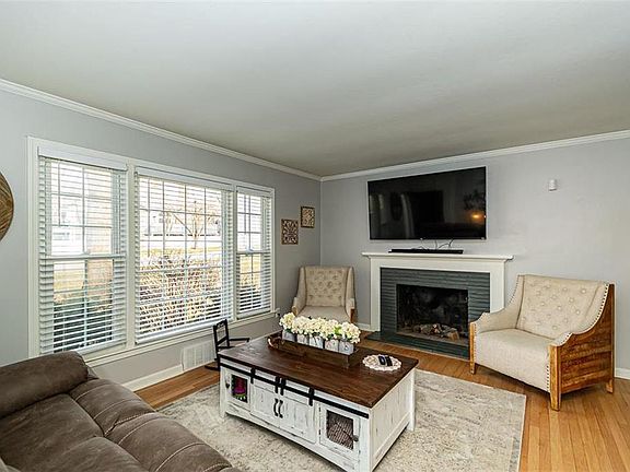 4th image of 3813 W 79th St