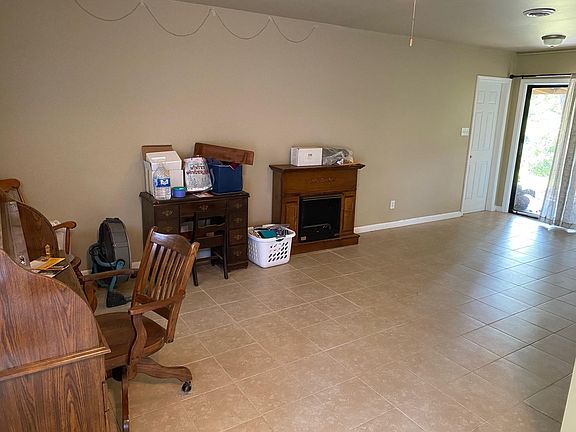 4th image of 1041 Sunset Dr