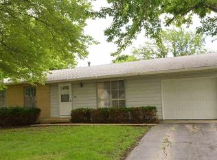 1205 Sandburg Dr, Bloomington, IL 61704