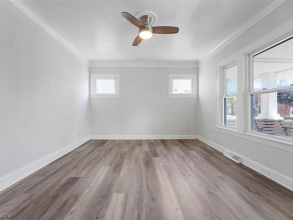 3rd image of 8517 Bancroft Ave #1