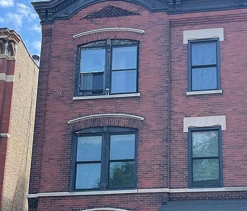 2nd image of 1903 N Sheffield Ave APT 1