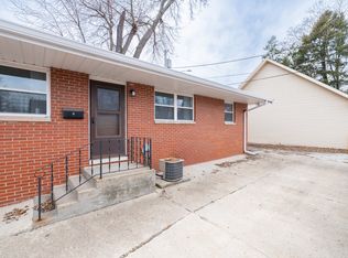 615 S 11th St UNIT C, Pekin, IL