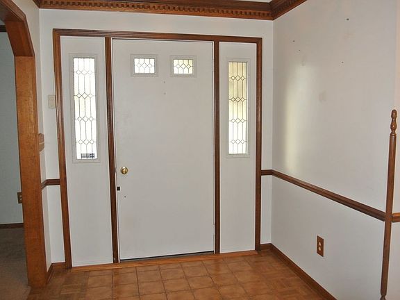3rd image of 56010 Jefferson Knolls Dr