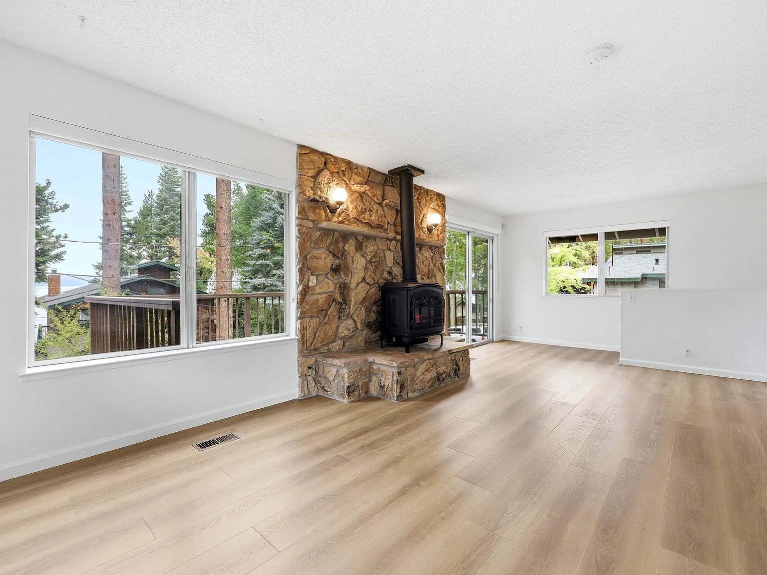 3 bed, 2.5 bath, 1440 sqft, $3,950 — Photo 4