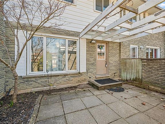 3rd image of 55 Ralgreen Cres