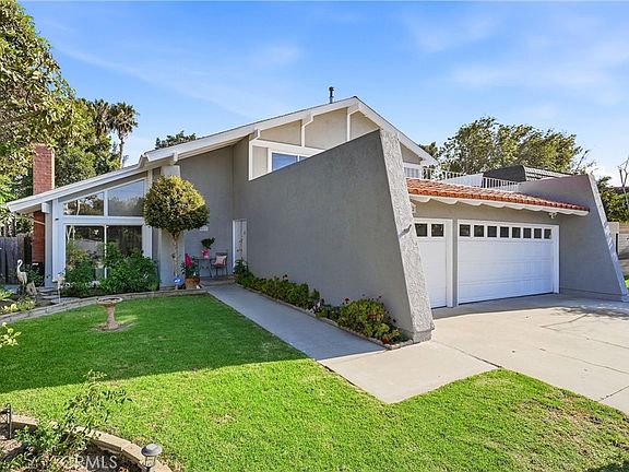 3rd image of 5872 Meadowbrook Dr