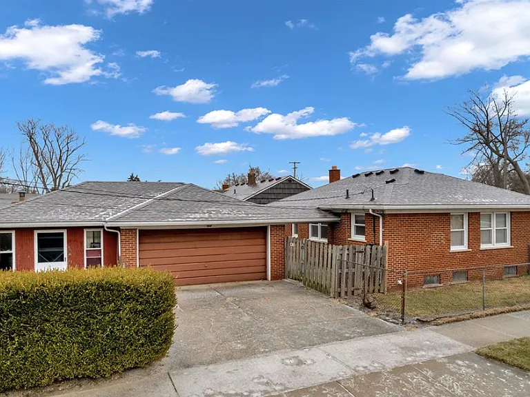 14615 Stephens Dr — Photo 3
