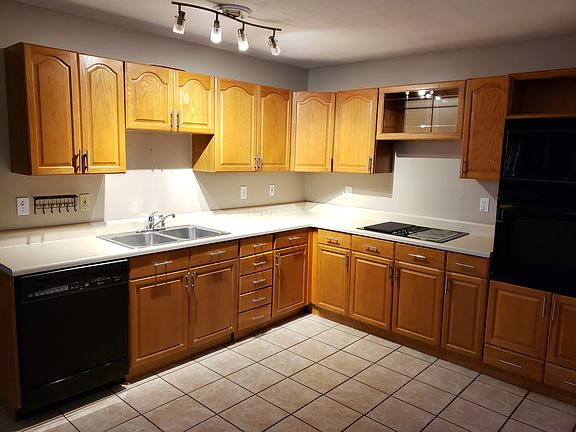 3rd image of 12227 Hillcrest Pl