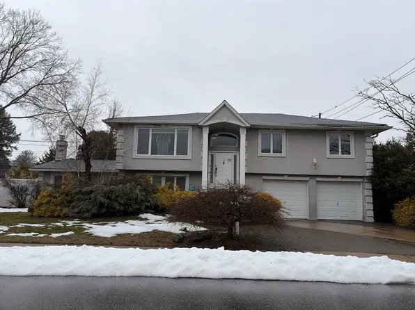 39 Richard Ct, Plainview, NY 11803