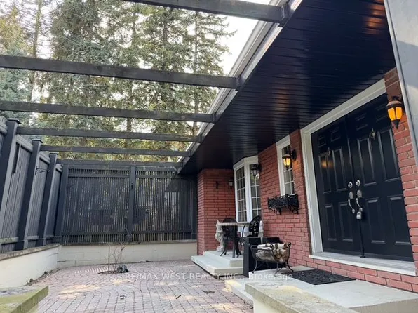 1184 Kingston Rd, Pickering, ON L1V 1B4