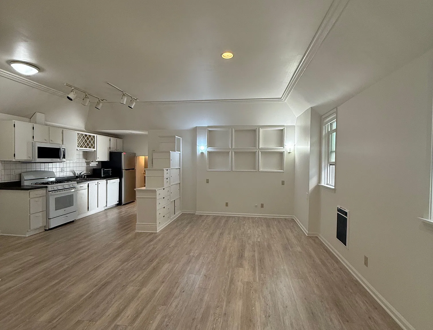 Studio, 1.5 bath, $3,800 — Photo 2