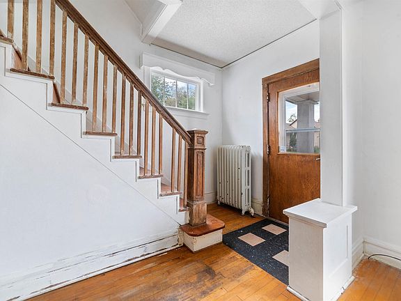 2nd image of 515 N 12th Ave E