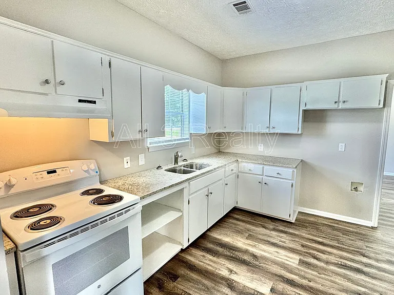 1520 Hogan Rd — Photo 13