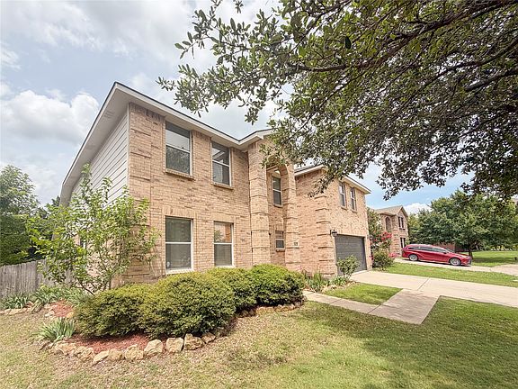 2nd image of 702 Cedar Bluff Dr