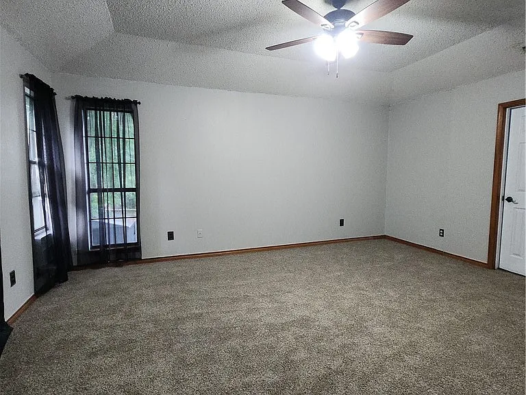 5221 Cromwell Dr — Photo 11