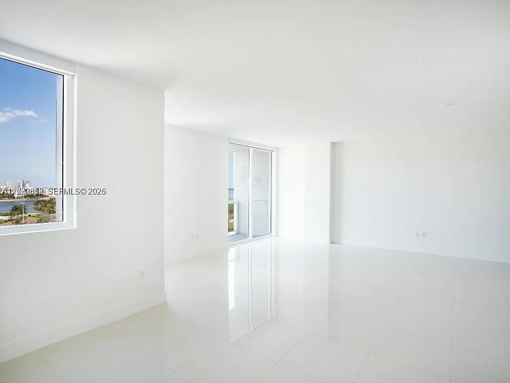 Vizcayne North Condo — Photo 1