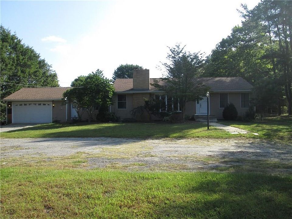 1st image of 115 Hopkins Ave