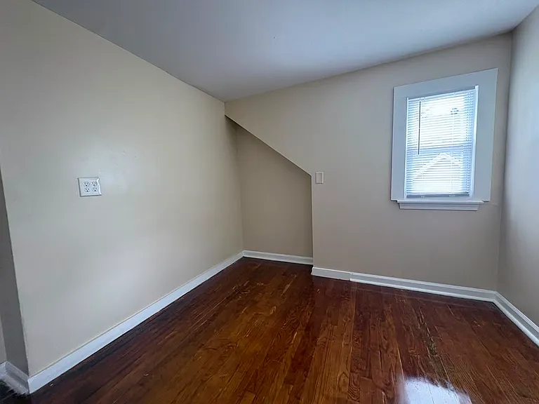 Townsend Ave — Photo 16