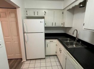 7449 Washington St APT 105, Forest Park, IL 60130
