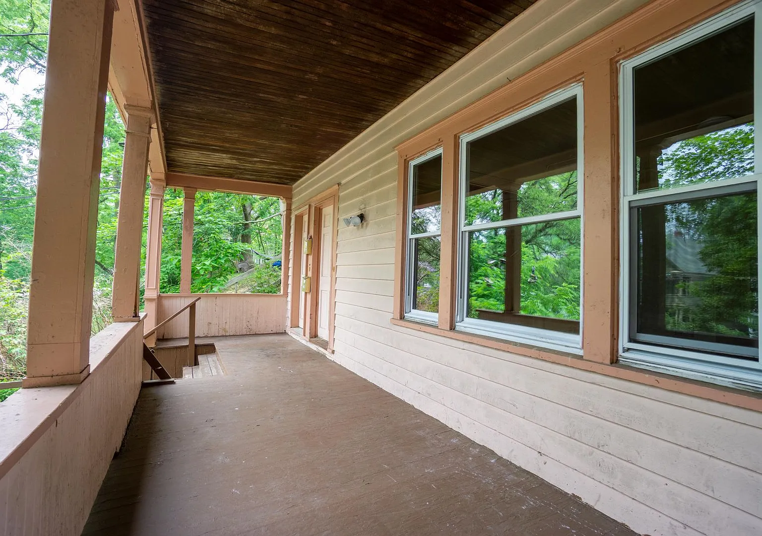 720 Euclid Ave - Available 7/1/27 - 3 Bedroom Apartment Close To Campus — Photo 1