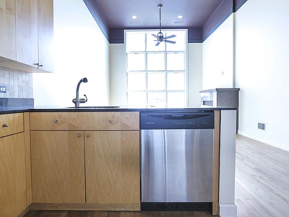 4th image of 2451 N Clybourn Ave