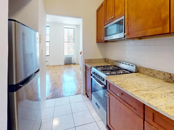 692 9th Avenue image 3 of 6