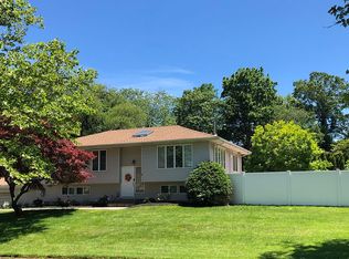 2 Biscayne Dr, Huntington, NY 11743