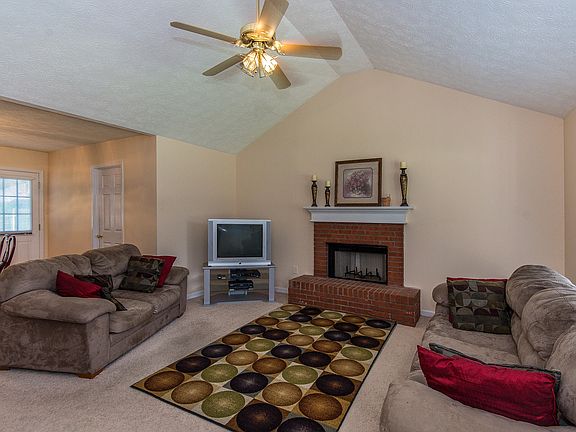 2nd image of 6831 Eastern Oaks Ct
